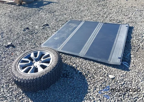 2021 Chevrolet Silverado 1500 4Wd Short Bed Rst z USA, uszkodzony, nr VIN 3GCUYEED2MG295185